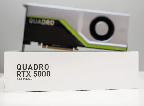 GPU Nvidia Quadro RTX 5000 κάρτα βίντεο gpu στη συσκευασία από χαρτόνι — Φωτογραφία Αρχείου