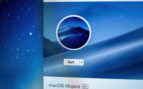 Tilt-shift lens on the icon Get macOS Mojave seen on the display of on the Apple Computers MacBook Pro — Stock Photo, Image