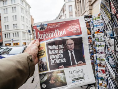 Flaş haber spikeri Vladimir Putin, Donbass bölgelerini tanıdıktan sonra Batı 'ya meydan okudu