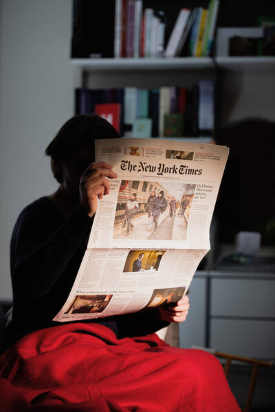 Нью-Йорк с заголовками президента России Владимира Путина после подписания соглашения о признании регионов Донбасса