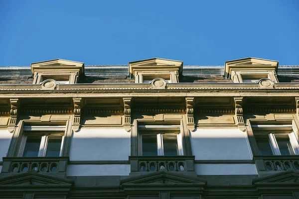 Vista de bajo ángulo del edificio de patentes francés de lujo — Foto de Stock