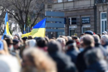 Rus Konsolosluğu 'nun Ukraynalılarla dayanışma içinde olmasını protesto etmek ve savaşa karşı çıkmak