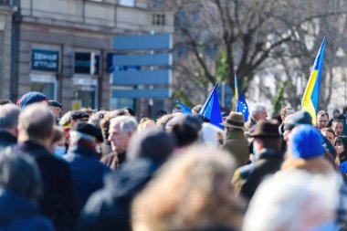 Rus Konsolosluğu 'nun Ukraynalılarla dayanışma içinde olmasını protesto etmek ve savaşa karşı çıkmak