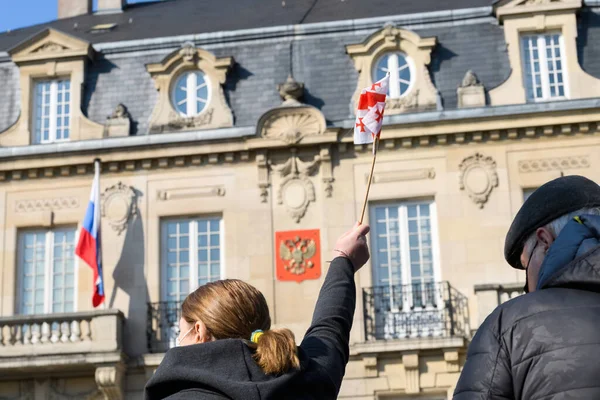 Protest vor dem russischen Konsulat aus Solidarität mit den Ukrainern und gegen den Krieg — Stockfoto