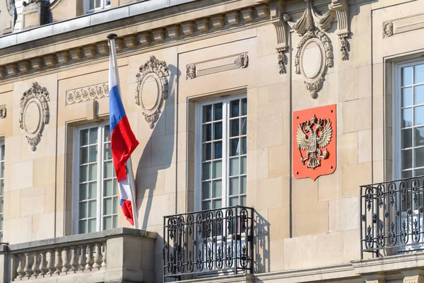 Protest front of Russian Consulate in solidarity with Ukrainians and against the war