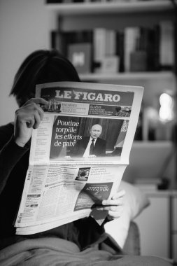 Le Figaro manşetlerinde Rusya Devlet Başkanı Vladimir Putin, Donbass bölgelerinin tanınması sonrasında barış çabalarını baltaladı