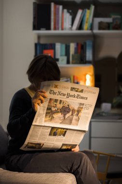 New York, Donbass bölgelerinin tanınmasını imzalayan Rusya Devlet Başkanı Vladimir Putin 'in manşetleriyle