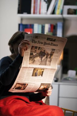 New York, Donbass bölgelerinin tanınmasını imzalayan Rusya Devlet Başkanı Vladimir Putin 'in manşetleriyle