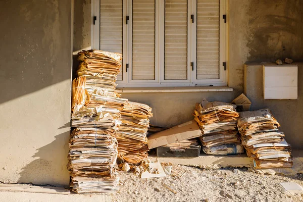 Piles of old newspaper at the entrace — Stock Photo, Image