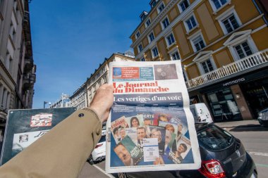 Emmanuel Macron gazetesi, 10 Nisan 2022 'deki Fransa başkanlık seçimlerinin birinci turundan bir gün sonra Le Pen Denizcisi