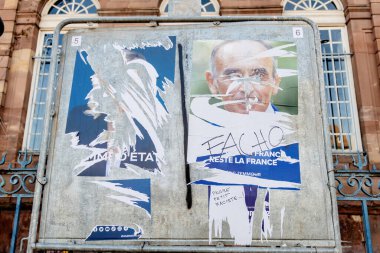 Fransa 'da yapılacak cumhurbaşkanlığı seçimleri için Fransız başkanlık posterleri