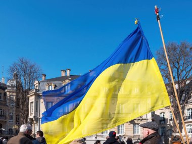 Rus Konsolosluğu 'nun Ukraynalılarla dayanışma içinde olmasını protesto etmek ve savaşa karşı çıkmak