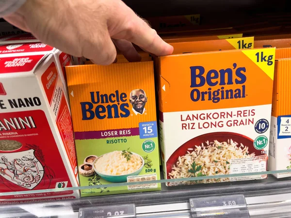 Man compare Uncle Bens and Bens Original rice new brand visual identity as it changes name to more equitable brand — стоковое фото