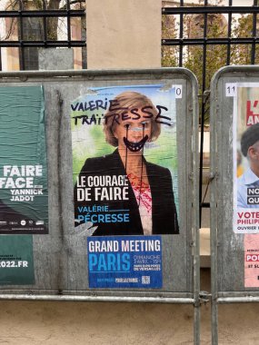 Les Republicains 'in, Valerie Pecresse' in yer aldığı hasarlı posteriyle 2022 Fransa başkanlık seçimi