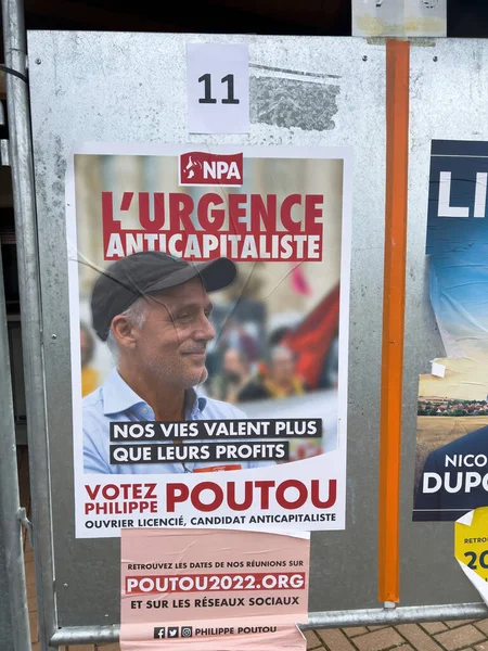 2022 Élection présidentielle française avec affiche du NPA avec Philippe Poutou — Photo