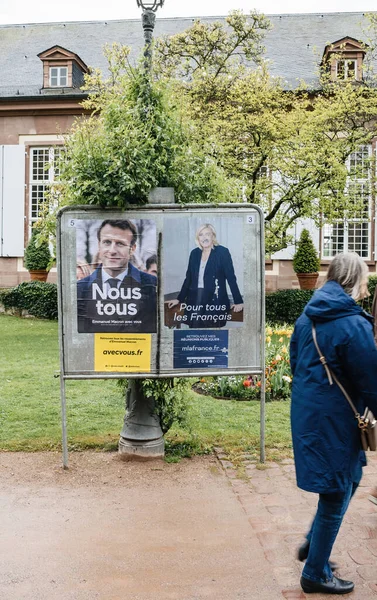 День выборов во Франции плакаты люди призваны выбрать президента — стоковое фото