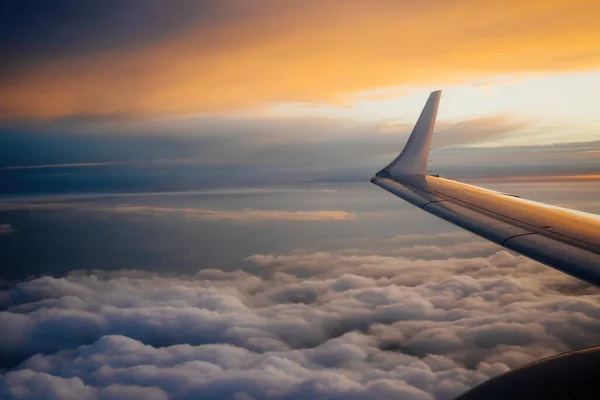 POV passenger view form the plane at the beautiful majestic sunset sunrise leaving arrival at the destination — Stockfoto