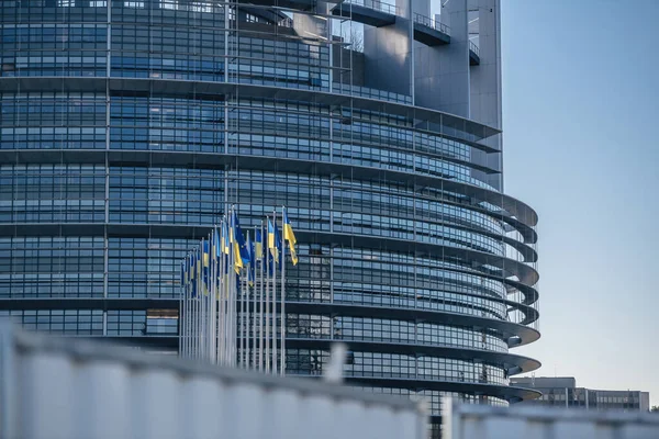 Citiscape of Strasbour with metallic fence in front of the Parliament with Ukrainian flag flies next to the Flag of Europe and all EU union members flags — Foto de Stock