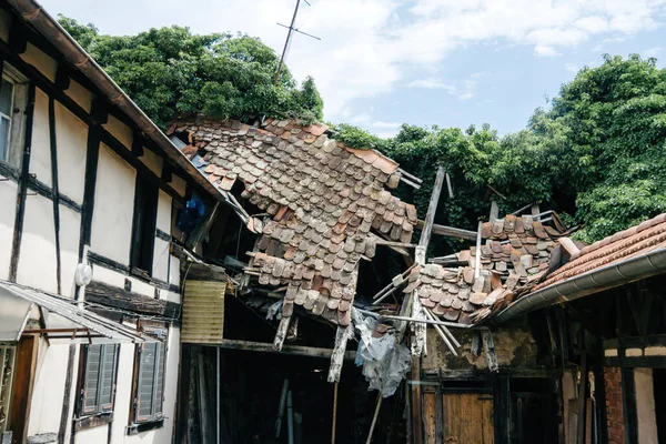 Damaged Rooftop Multiple Broken Tiles Hurricane Earthquake — 스톡 사진