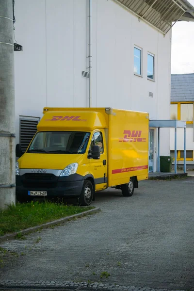 Oberkirch Німеччина Травня 2022 Iveco Dhl Поштовий Автостоянка Біля Складу — стокове фото