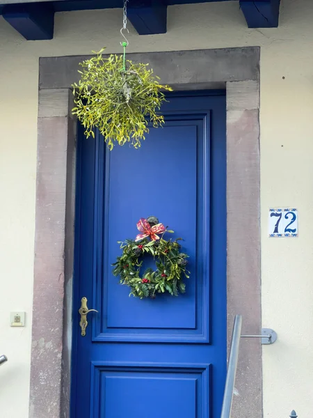 Front View Hanged Christmas Natural Decoration Blue Luxury Door Rustic — Foto de Stock
