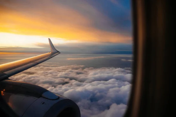 Γραφική Άποψη Του Cloudscape Δει Από Παράθυρο Του Αεροπλάνου Μεταφορά — Φωτογραφία Αρχείου