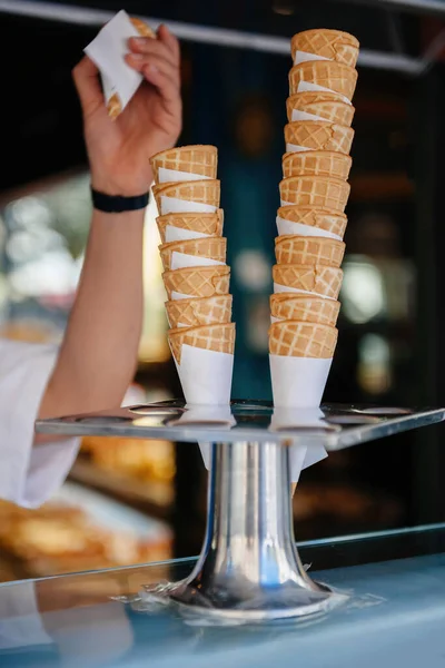 Seller Preparing Wafer Made Ice Cream Cone Poke Delicious Italian — Stock Photo, Image