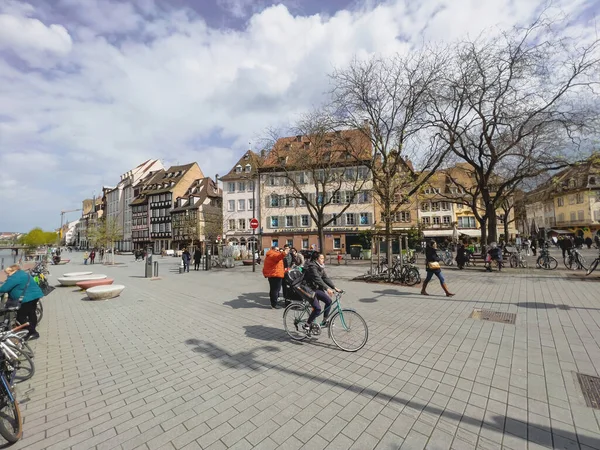 Strasbourg France Apr 2022 Pedestrians Walking Place Corbeau Quai Des — Stockfoto