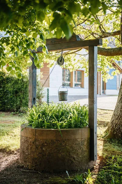 Old Vintage Water Fountain Steel Bucket Calm German Village — 스톡 사진