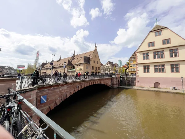 Strasbourg France Apr 2022 Pedestrians Locals Tourists Walking Pont Corbeau — Stockfoto