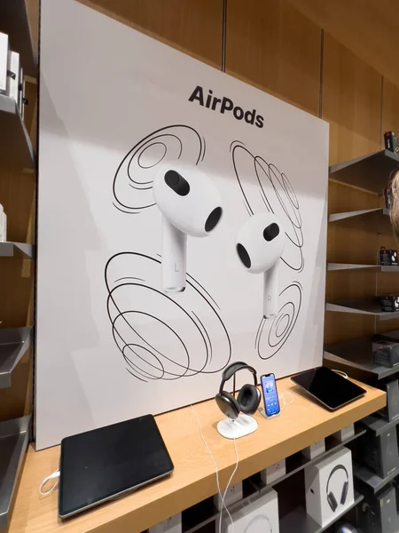 Παρίσι Γαλλία Σεπτεμβρίου 2022 Νέα Ακουστικά Airpods Max Μεγάλη Αφίσα — Φωτογραφία Αρχείου