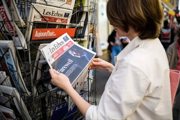 Londra Birleşik Krallık Sep 2022 Les Echos Fransız Gazetesini Okuyan — Stok fotoğraf