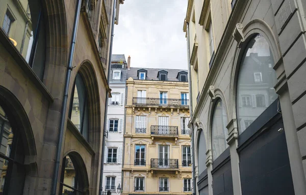 French Architecture Haussmannian Building Seen Tall Buildings Big Windows People — Stock Photo, Image