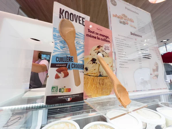 Paris France Sep 2022 Buying Ice Cream Edible Spoon Advertising — Stock Photo, Image