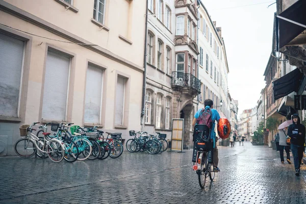 Straatsburg Frankrijk September 2022 Achteraanzicht Van Een Man Met Rode — Stockfoto