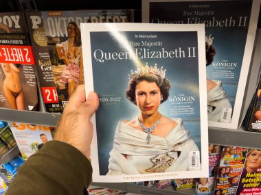 Frankfurt, Almanya - 24 Eylül 2022: In Memoriam - Kraliçe 2. Elizabeth - basın mensubu basın mensubu