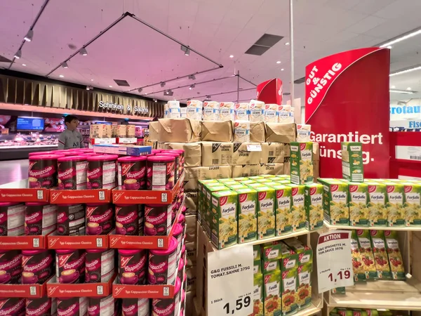 德国法兰克福 2022年9月24日 由于经济危机 Edeka超级市场连锁店推出了带有Cappucino Pasta和蔗糖的多重套餐包 这些套餐都是由Edeka超市连锁店专门生产的 — 图库照片