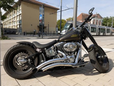 Kehl, Almanya - 30 Ağustos 2022 Kehl şehrinde yeni lüks Harley-Davidson motosikleti