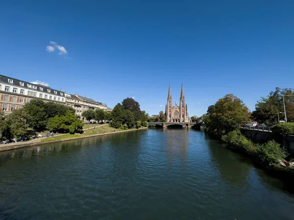 Estrasburgo Francia Sep 2022 Ultra Amplio Río Iew Sobre Iglesia —  Fotos de Stock