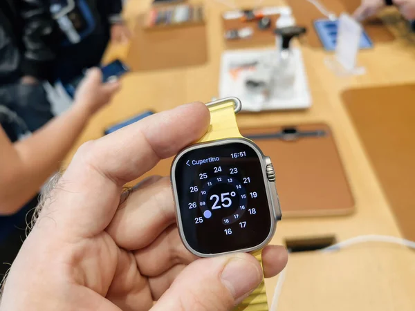 Paříž Francie 2022 Cupertino Počasí Aplikaci Apple Watch Ultra Určený — Stock fotografie