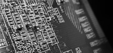 Yarı iletken. Bilgisayarın yeşil anakartında bulunan işlemci çipi. Yarı iletken ana kart devre kartı. Çip pcb teknolojisi üreten yüksek teknoloji bilgisayar panosu. Akıllı telefon seni çip..