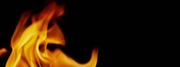 火災の背景 抽象燃焼炎と黒の背景 燃焼の力とは スパイシーな魅惑的な官能的または燃焼燃料の熱を意味する 火の事件は全てを破壊する — ストック写真