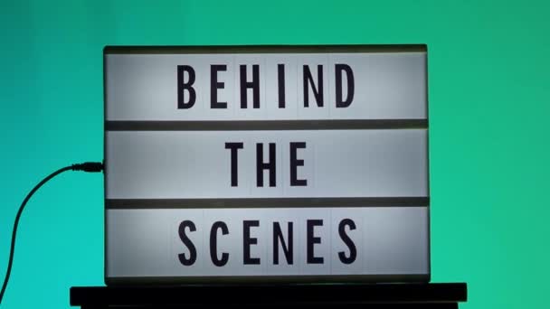 Balik Huruf Huruf Pada Kotak Lampu Bioskop Teks Hitam Pada — Stok Video