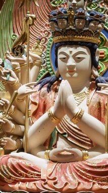 Buda heykeli. Budist heykeli. Singapur tapınağındaki Çin Buda 'sı resimleri. Cintamanicakra Acala Manjushri Maitreya ve Samantabhadra heykeli olan Çin tapınağı..