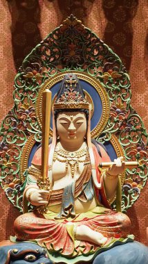 Buda heykeli. Budist heykeli. Singapur tapınağındaki Çin Buda 'sı resimleri. Cintamanicakra Acala Manjushri Maitreya ve Samantabhadra heykeli olan Çin tapınağı..