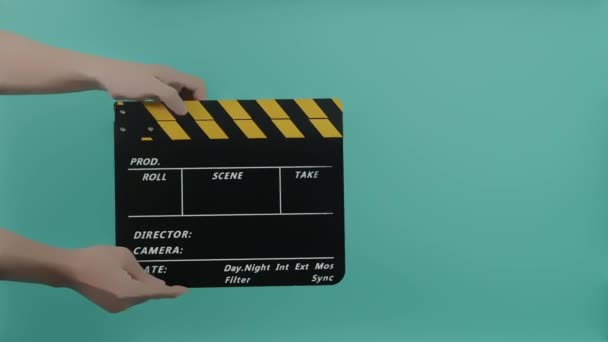 Rada Filmowa Clappera Reżyser Hollywood Film Slate Załoga Filmowa Trzyma — Wideo stockowe