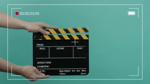 Placa Palmas Filme Diretor Hollywood Film Slate Equipe Filmagem Segura — Vídeo de Stock