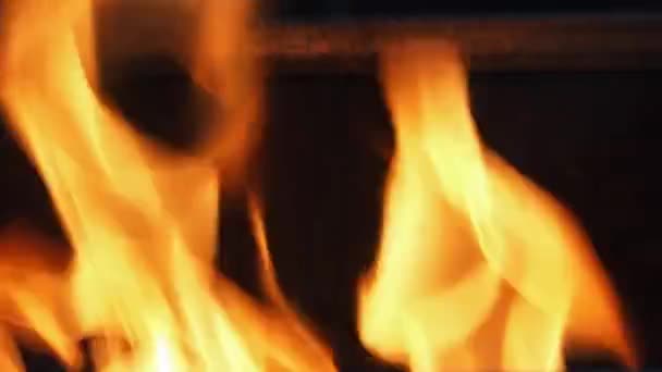 Yangının Bulanık Video Görüntüleri Soyut Yanan Alev Siyah Arka Plan — Stok video