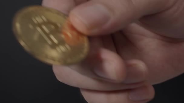 Gold Bitcoin Giving Receiving Hand Represent Cryptocurrency Transaction Buying Paying — Αρχείο Βίντεο