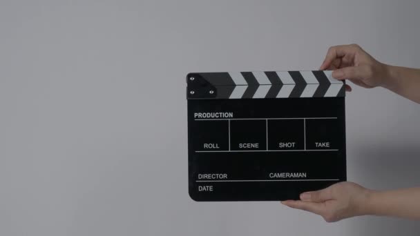 Movie Slate Clapperboard Hitting Close Hand Holding Empty Film Slate — Vídeo de Stock
